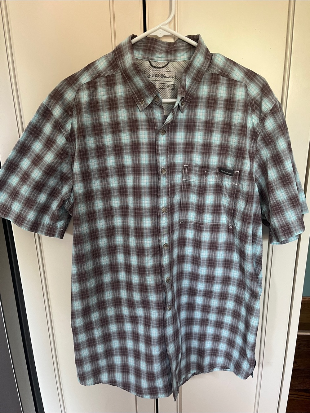 Men’s Eddie Bauer short sleeve button down plaid shirt size L